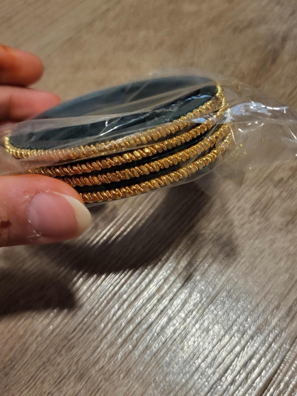 4 plastic bangles